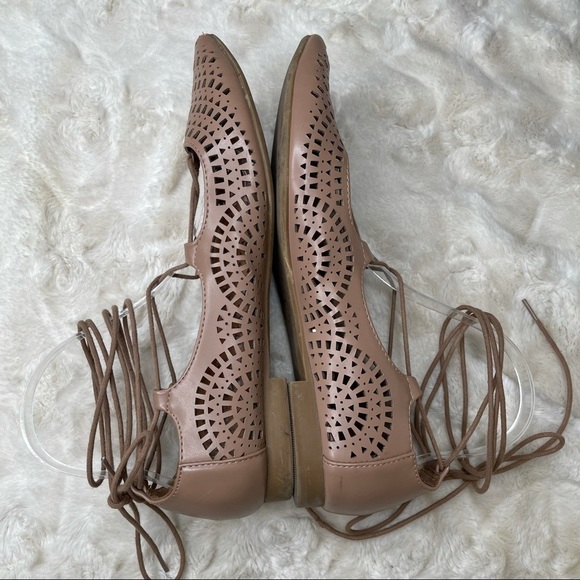 Mossimo Women’s Laser Cut Pointed Toe Shoe - Picture 8 of 10